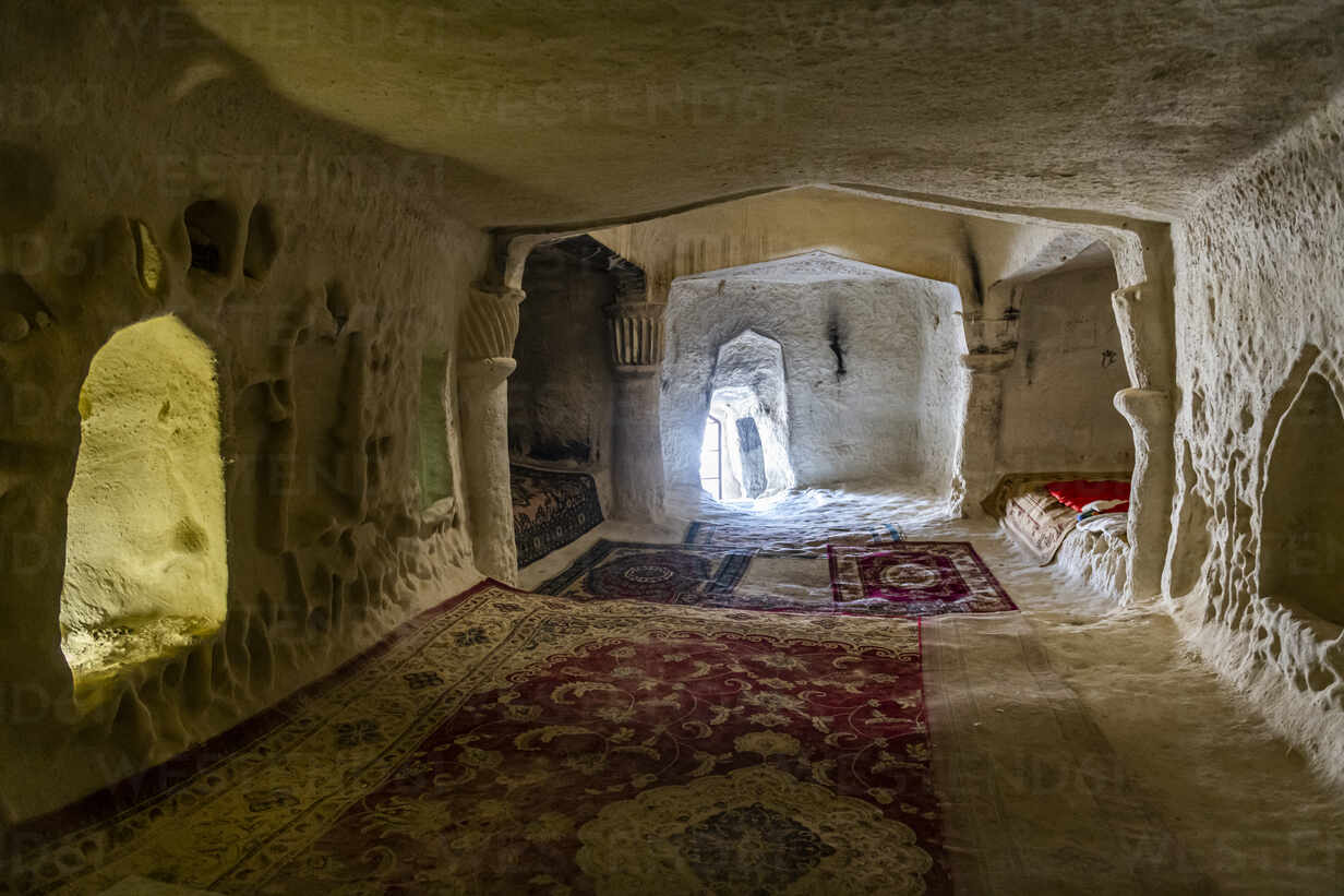 shakpak-ata-underground-mosque-01