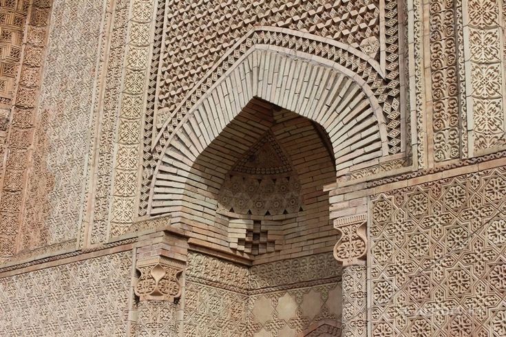 aisha-bibi-mausoleum-04
