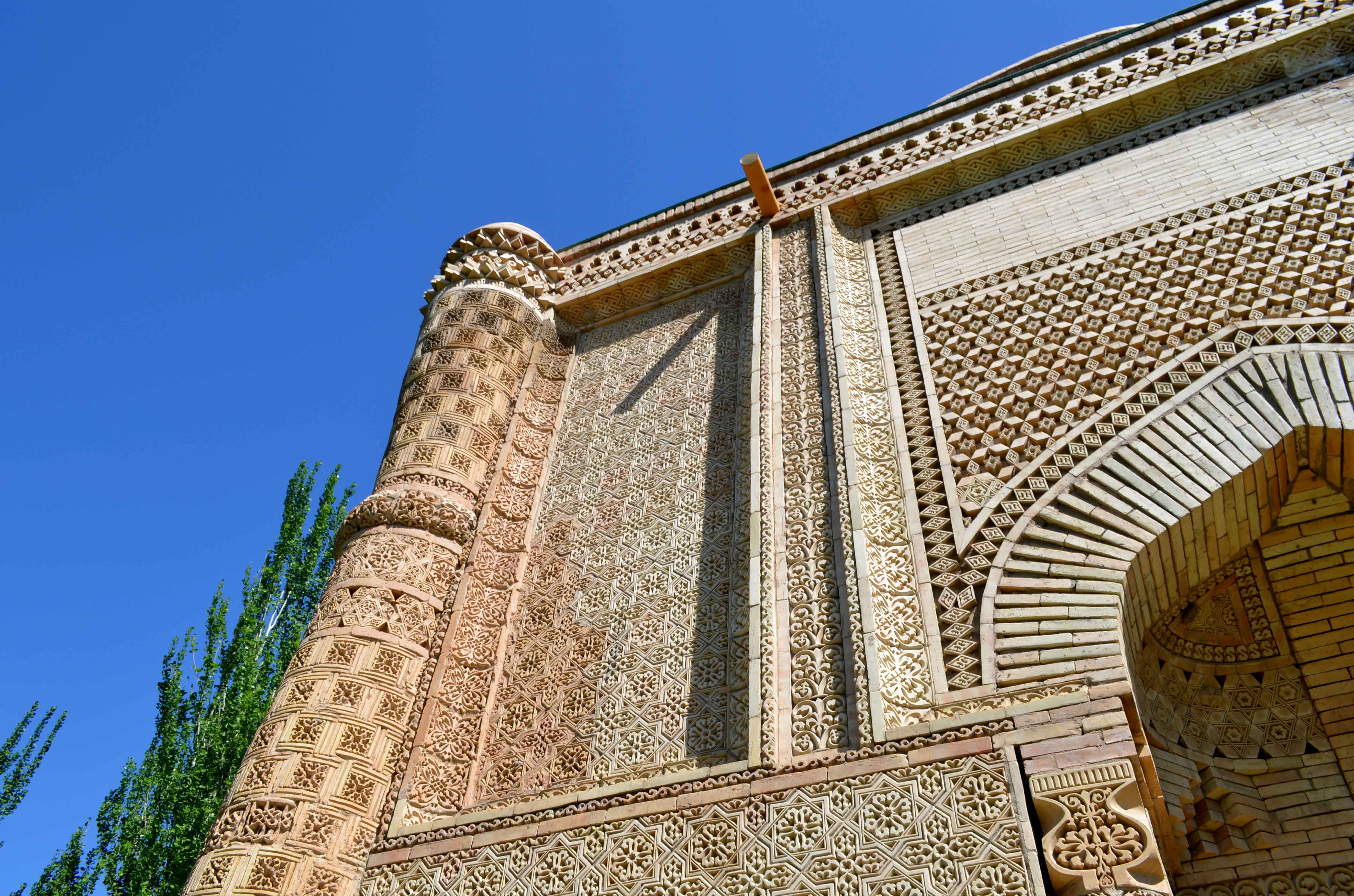 aisha-bibi-mausoleum-05