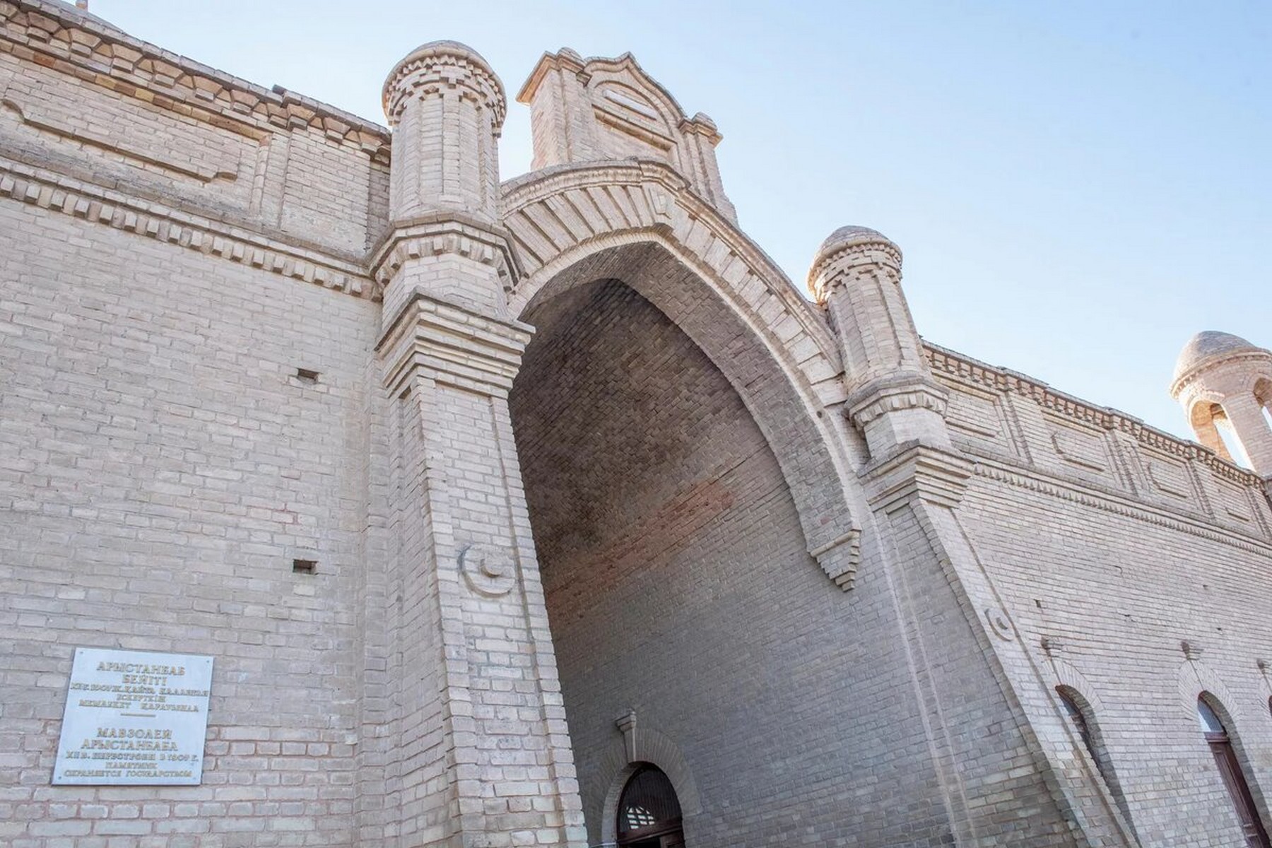 arystan-bab-mausoleum-05