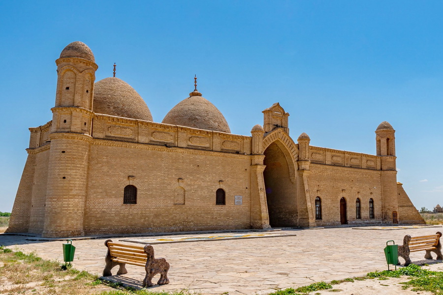 arystan-bab-mausoleum-06