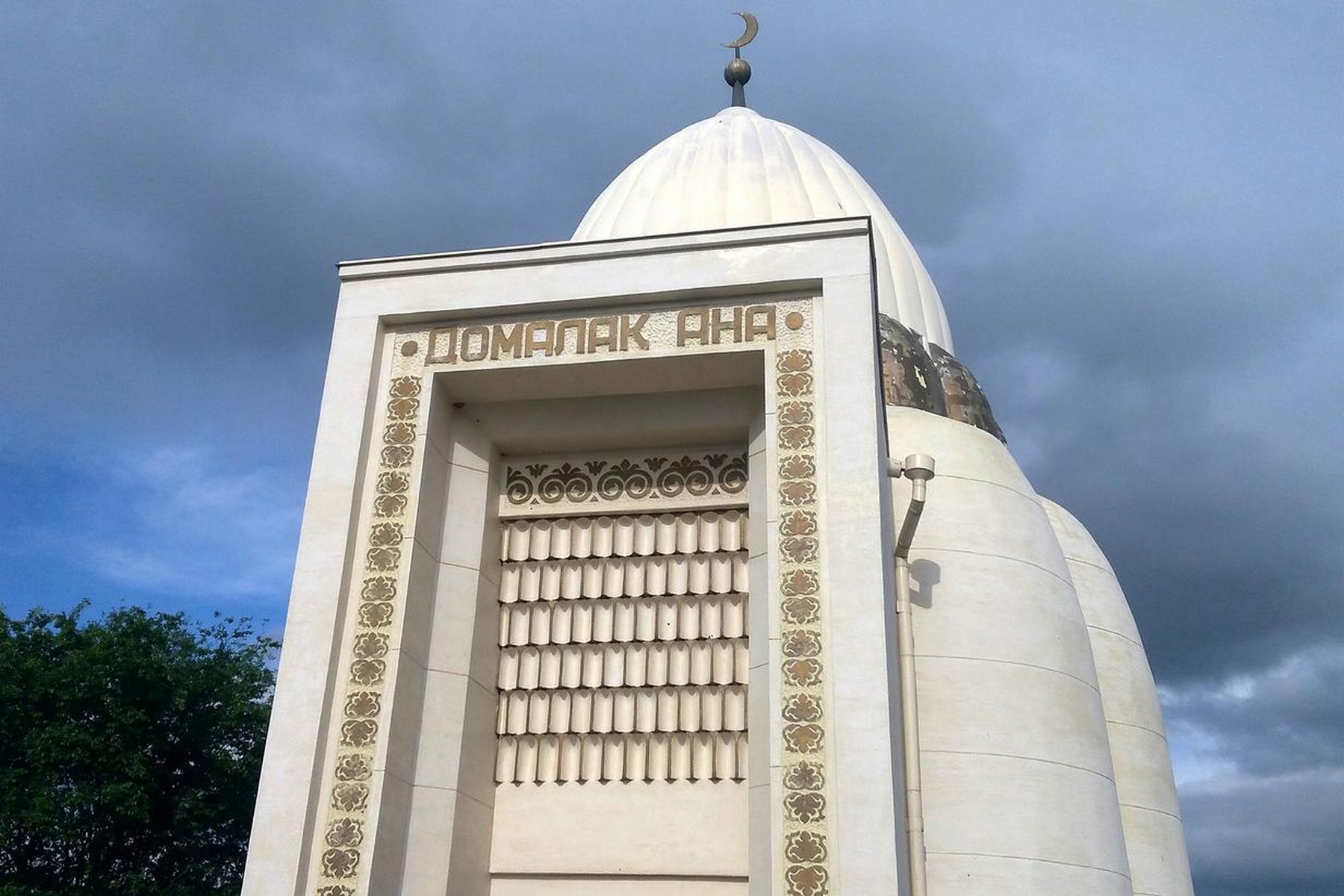 domalaq-ana-mausoleum-01