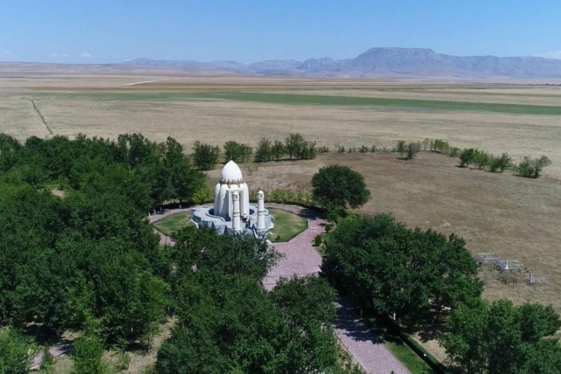 domalaq-ana-mausoleum-03