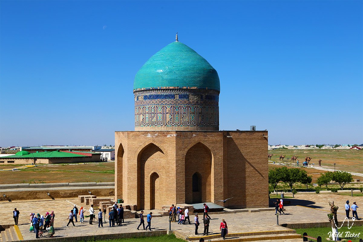 rabia-sultan-begum-mausoleum-02
