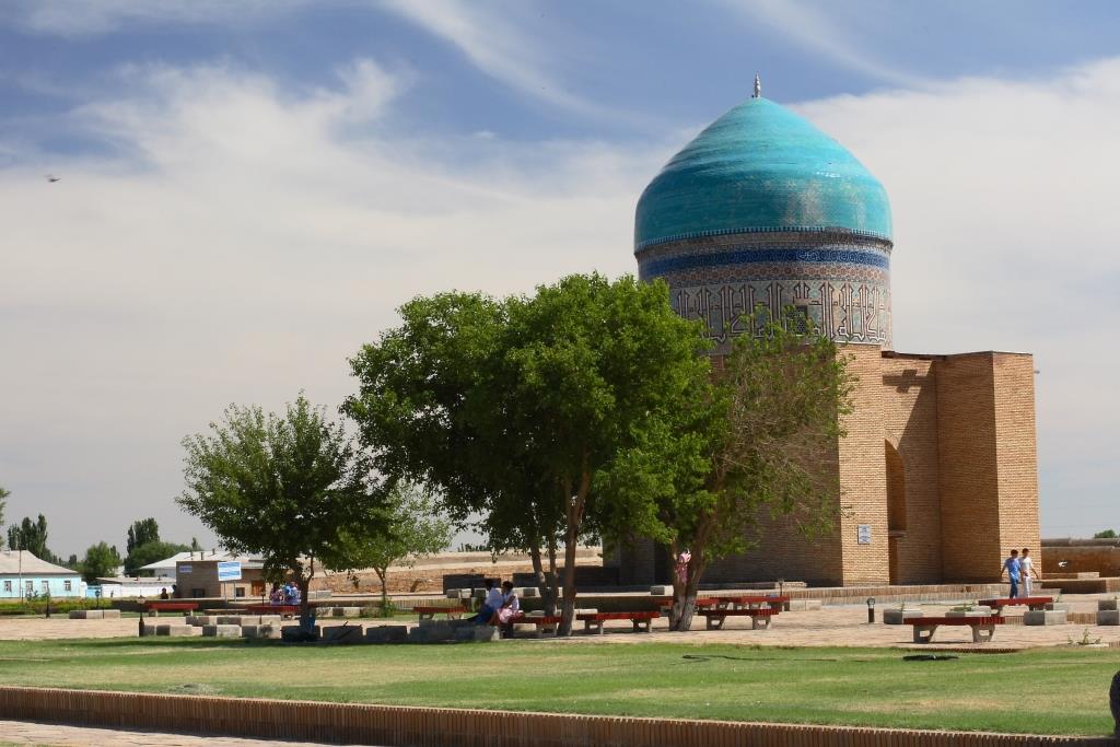 rabia-sultan-begum-mausoleum-05