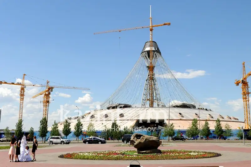 khan-shatyr-01