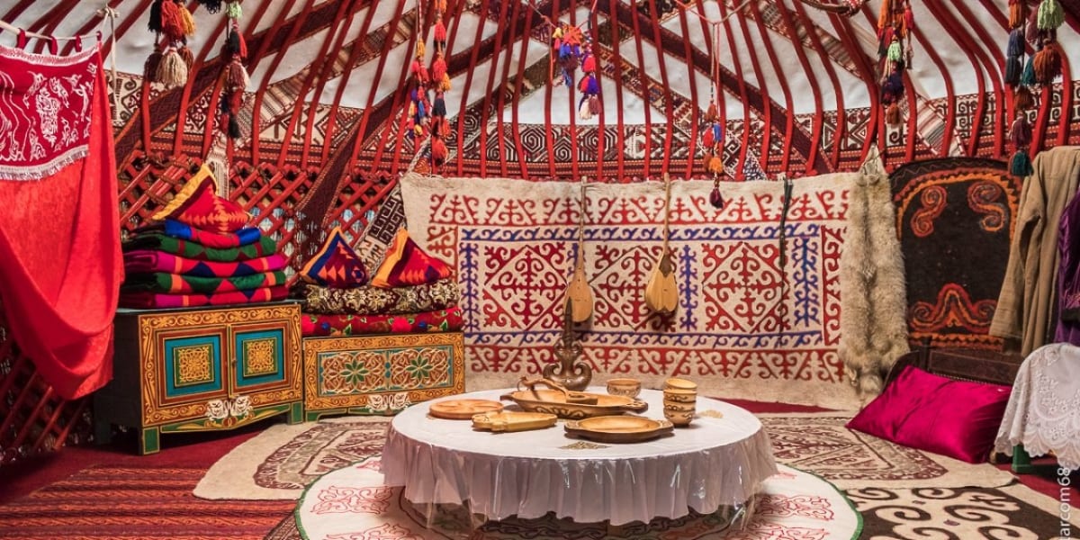Baskur and Baqanaq — Woven Bands of Beauty