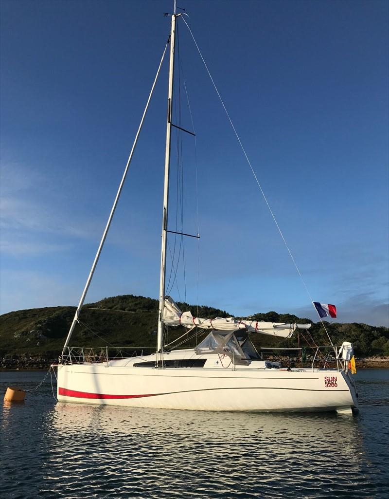 FAMOUS BLUE RAINCOAT Vesseljoin