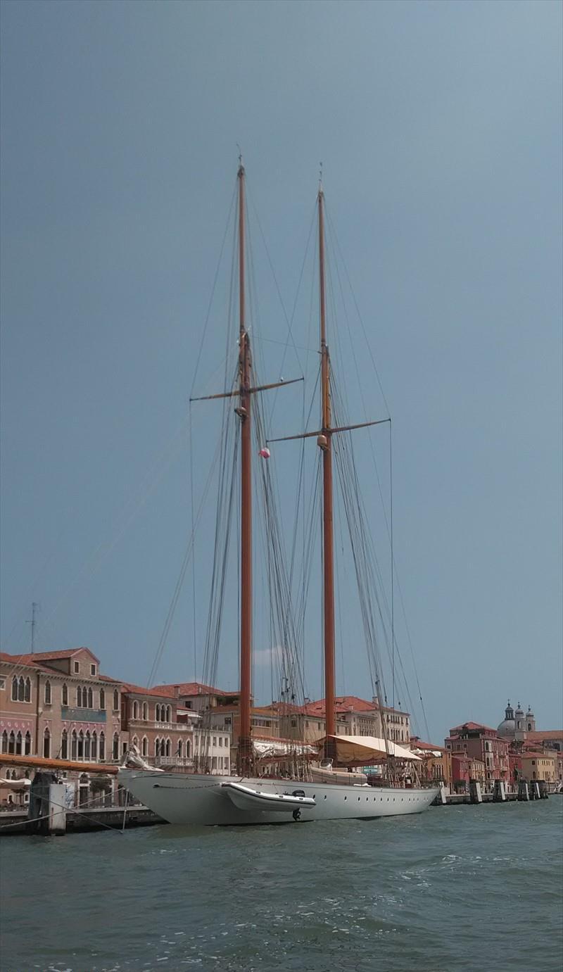 ELENA OF LONDON - Vesseljoin