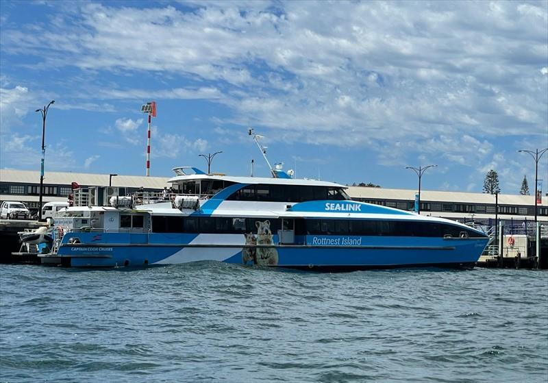 CAPRICORNIAN SUNSET - Vesseljoin