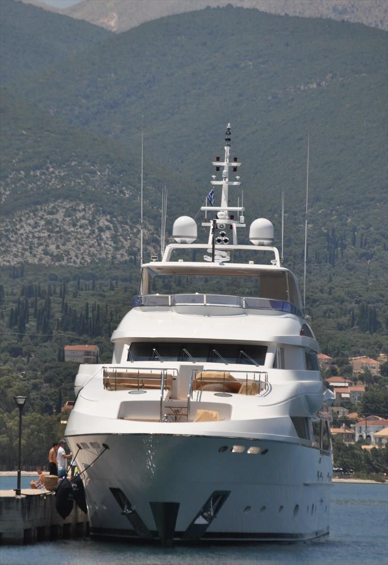 astra 5 yacht