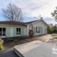 Maison de 190.0 m² à Mérignac