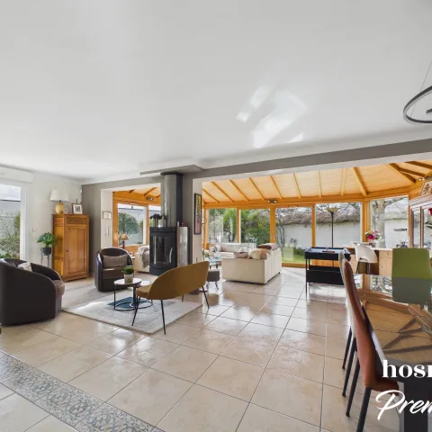 Maison de 201.3 m² à Saint-Sébastien-sur-Loire