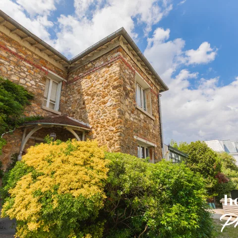 Maison de 126.61 m² à Suresnes