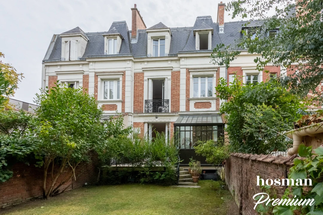 Maison de 180.0 m² à Courbevoie