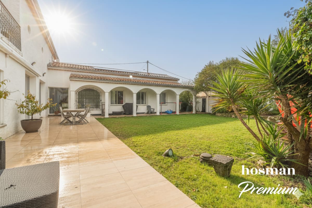 Maison de 298.0 m² à Mérignac