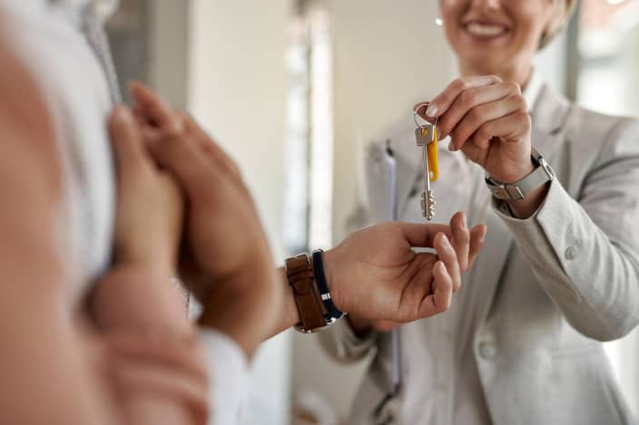 article Vente off market : pourquoi les biens d'exception se vendent-ils en toute discrétion ?