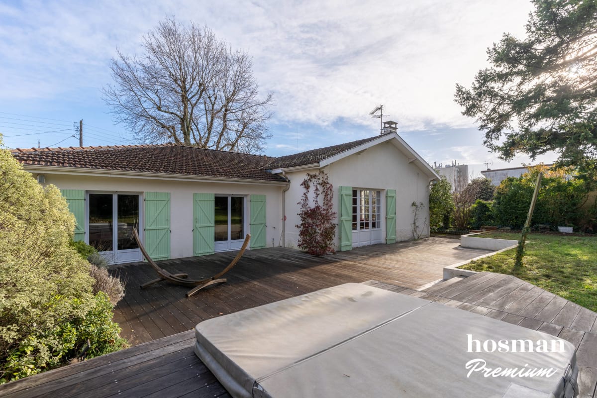 Maison de 190.0 m² à Mérignac