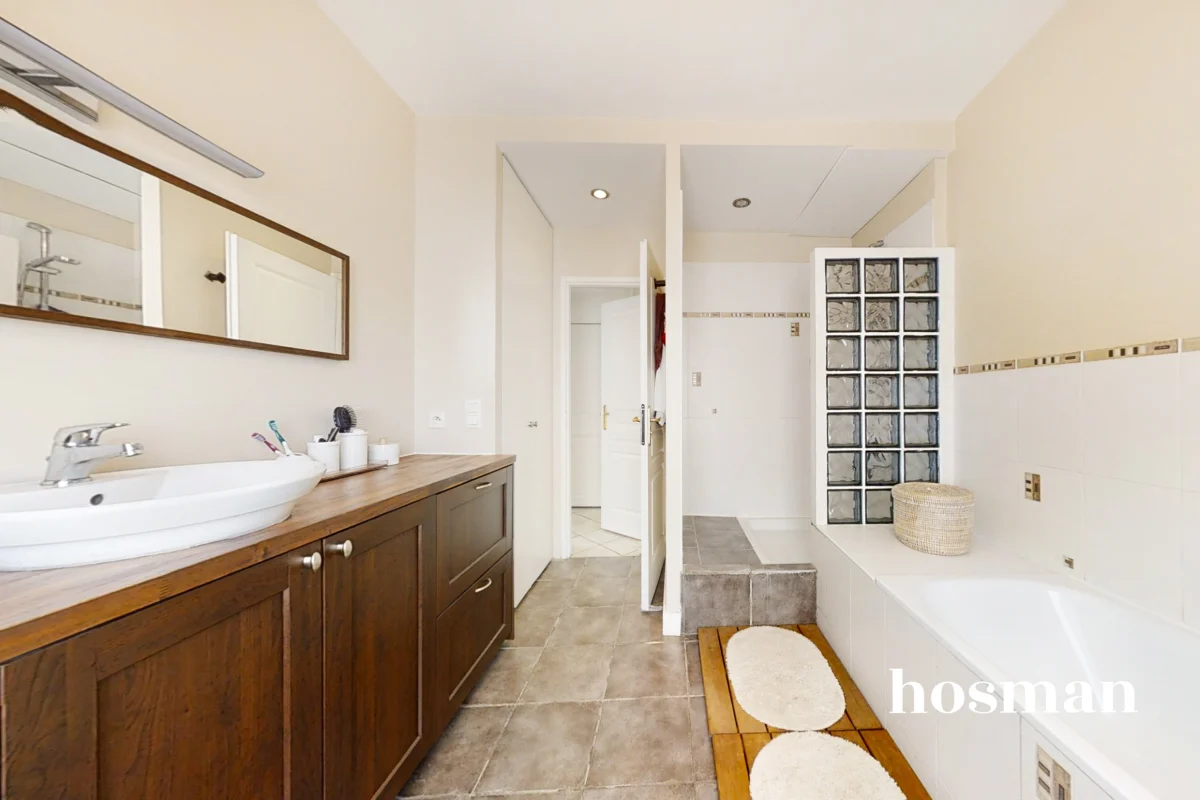 Appartement de 121.0 m² à Bordeaux
