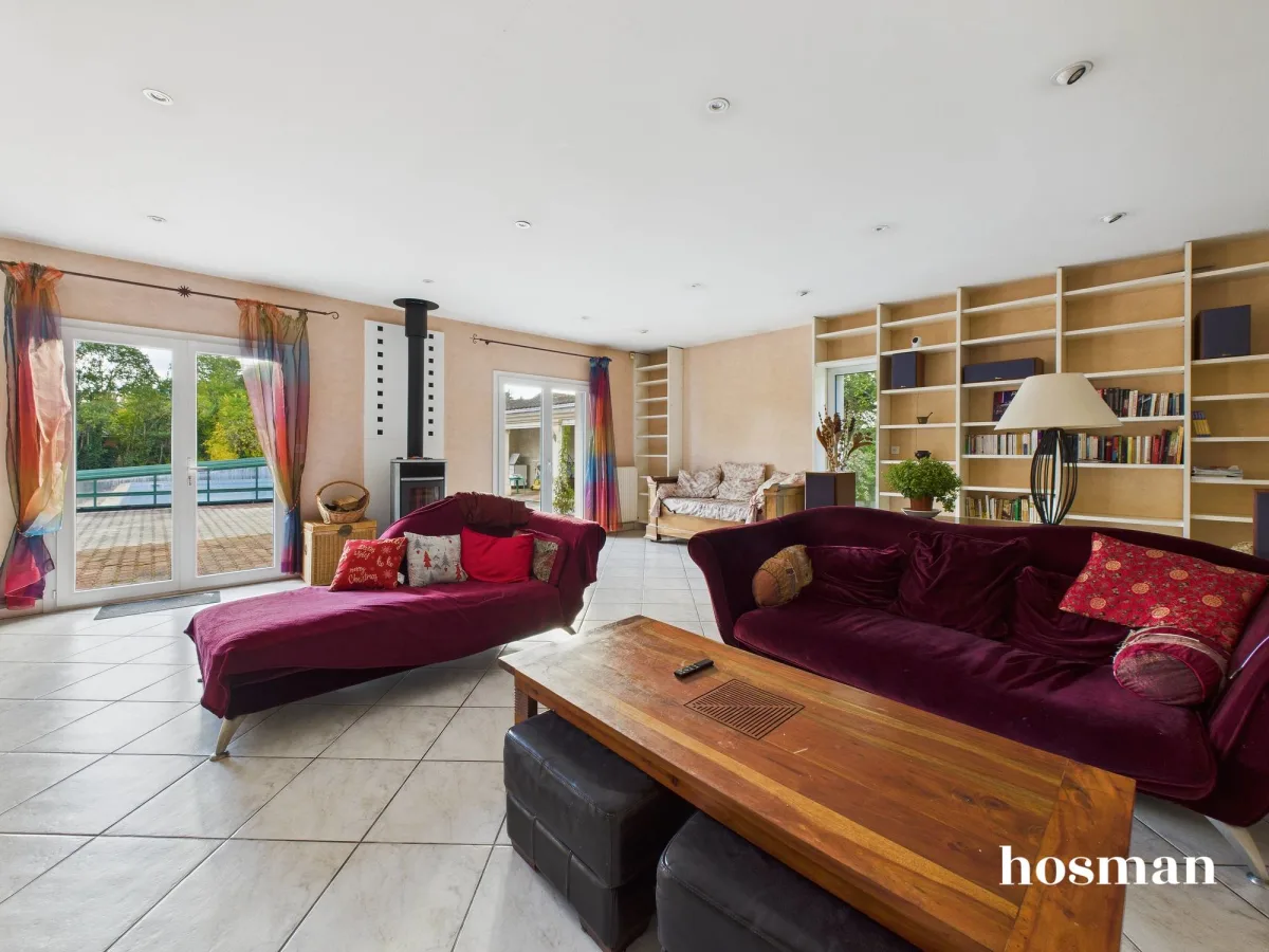 Maison de 210.0 m² à Eysines