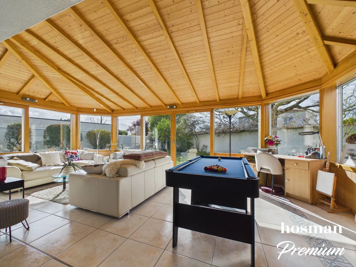 Maison de 201.3 m² à Saint-Sébastien-sur-Loire