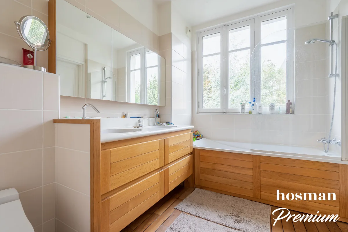 Maison de 180.0 m² à Courbevoie