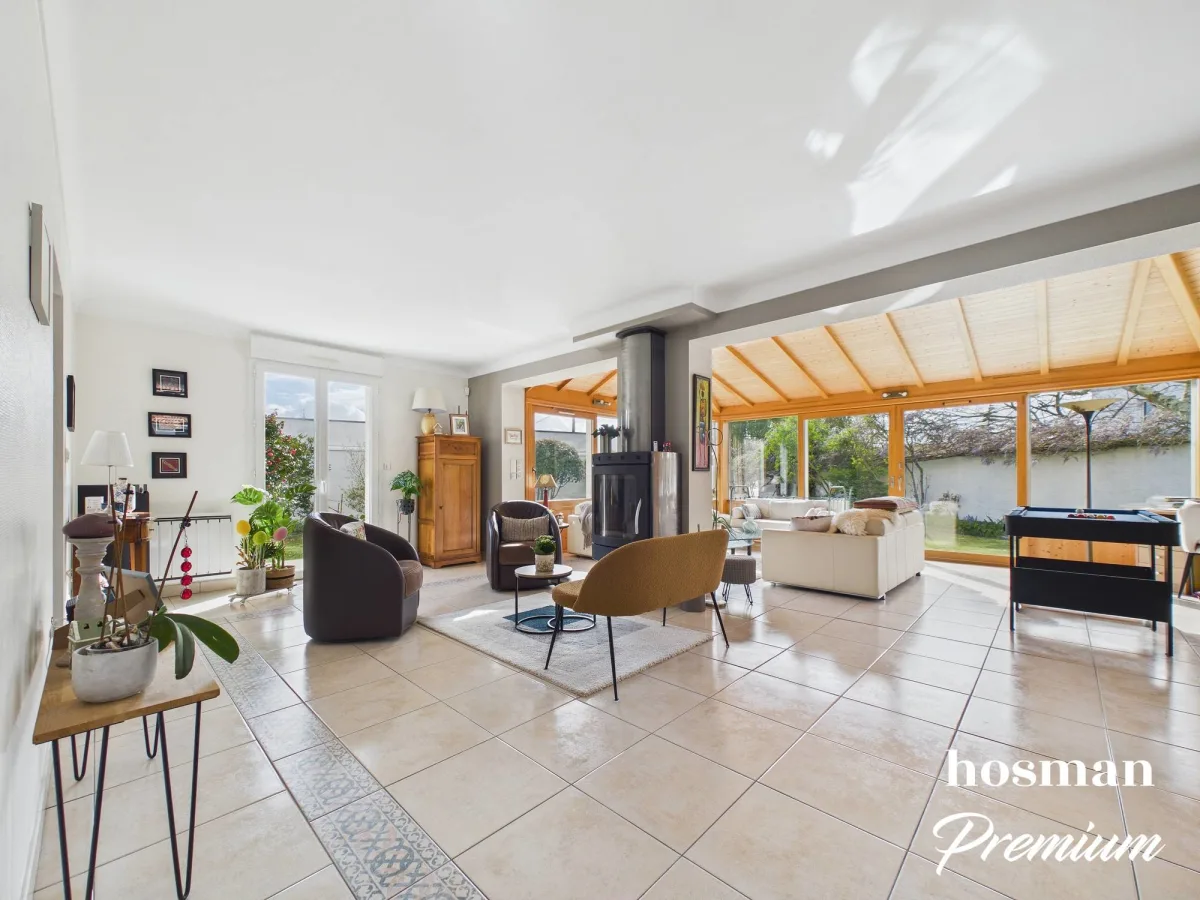 Maison de 201.3 m² à Saint-Sébastien-sur-Loire