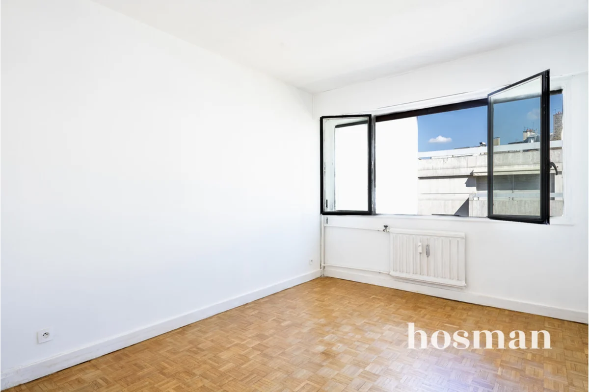 Bel Appartement 4 pièces de 82 m2 avec Parking en sus Sud et Traversant au calme Rue Jacques Bel Appartement 4 pièces de 82 m2 avec Parking en sus Sud et Traversant au calme Rue Jacques