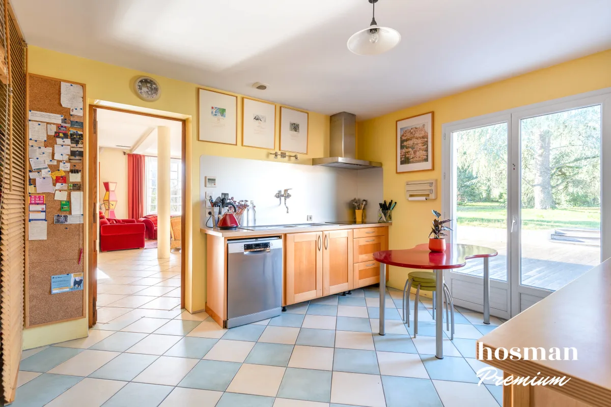 Maison de 190.0 m² à Mérignac