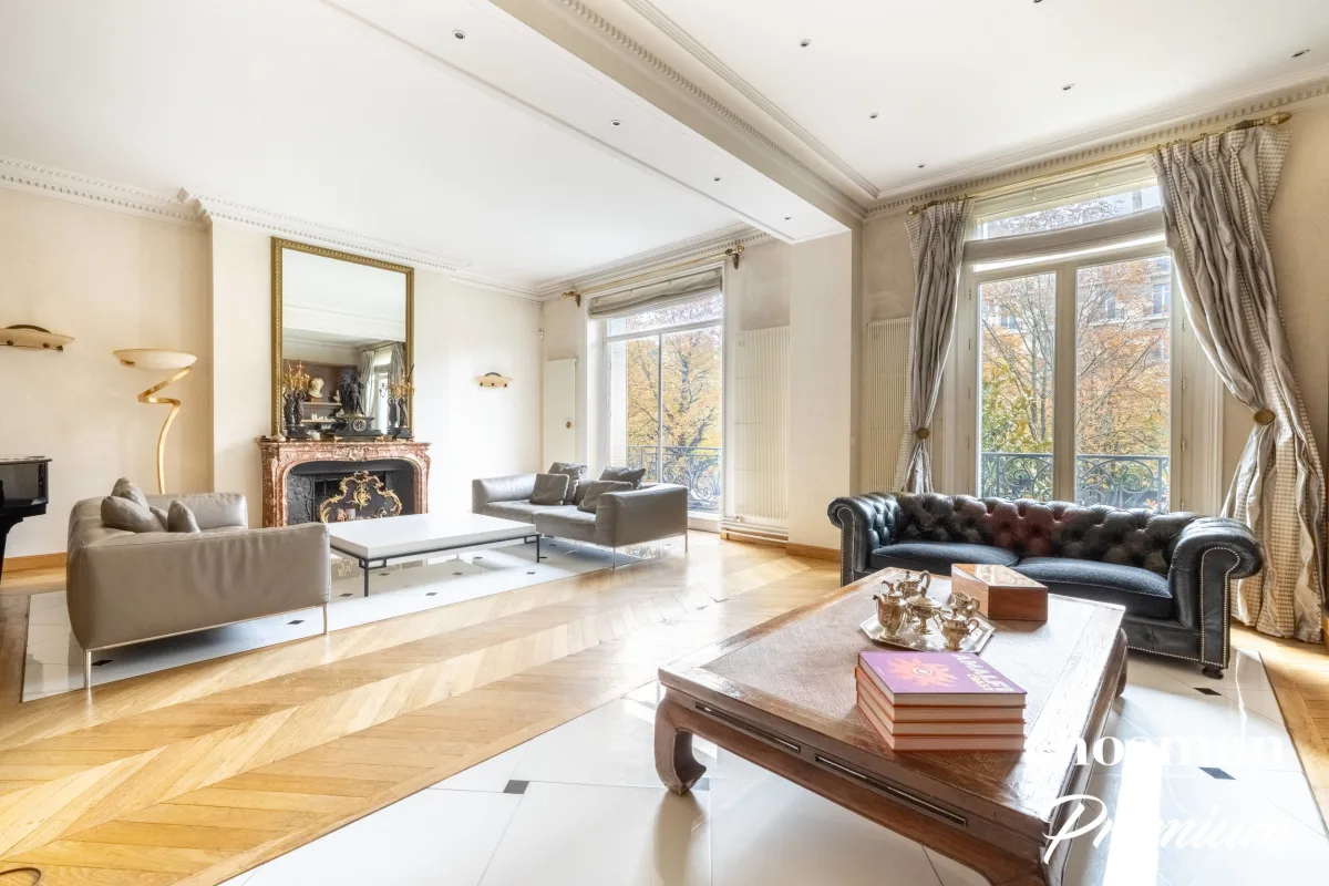 Appartement de 239.77 m² à Paris