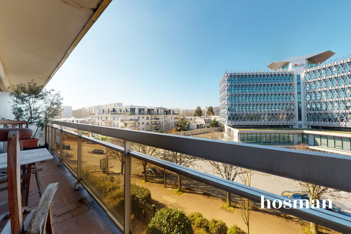 Superbe 5 pièces de 90m2 avec 2 grands balcons vue dégagée sur tout Paris Val d'Or Suresnes Superbe 5 pièces de 90m2 avec 2 grands balcons vue dégagée sur tout Paris Val d'Or Suresnes