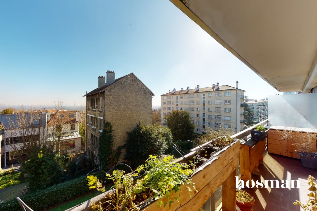 Superbe 5 pièces de 90m2 avec 2 grands balcons vue dégagée sur tout Paris Val d'Or Suresnes Superbe 5 pièces de 90m2 avec 2 grands balcons vue dégagée sur tout Paris Val d'Or Suresnes