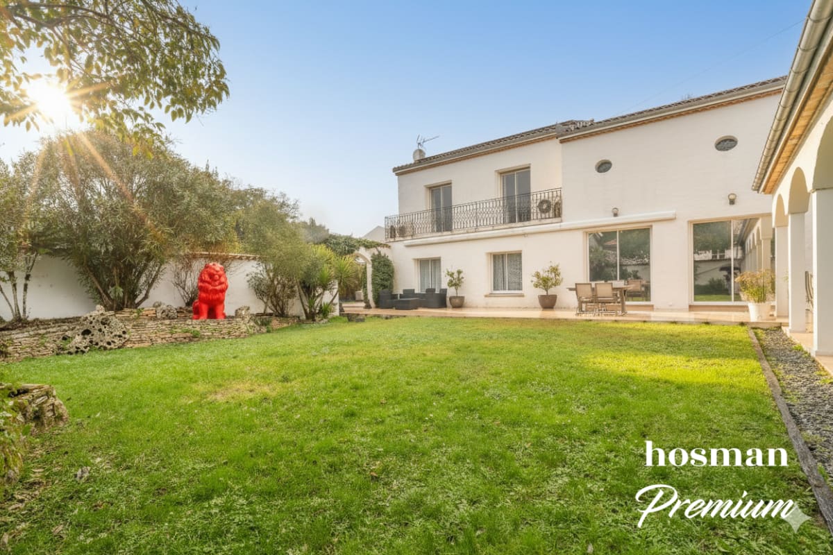 Maison de 298.0 m² à Mérignac
