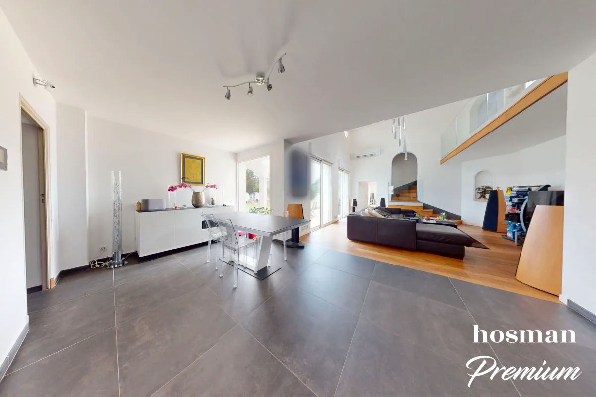 Maison de 298.0 m² à Mérignac