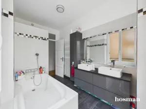 Appartement de 85.0 m² à Suresnes