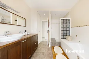 Appartement de 121.0 m² à Bordeaux