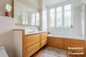Maison de 180.0 m² à Courbevoie