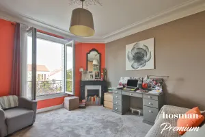 Maison de 247.0 m² à Colombes