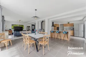 Maison de 205.0 m² à Mérignac