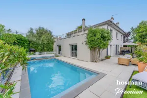 Maison de 205.0 m² à Mérignac