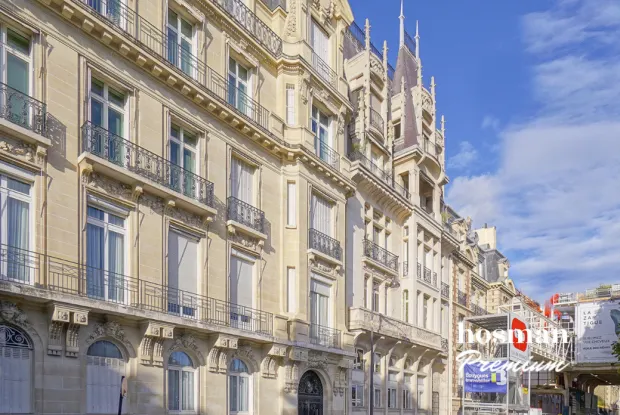 Appartement de 355.0 m² à Paris