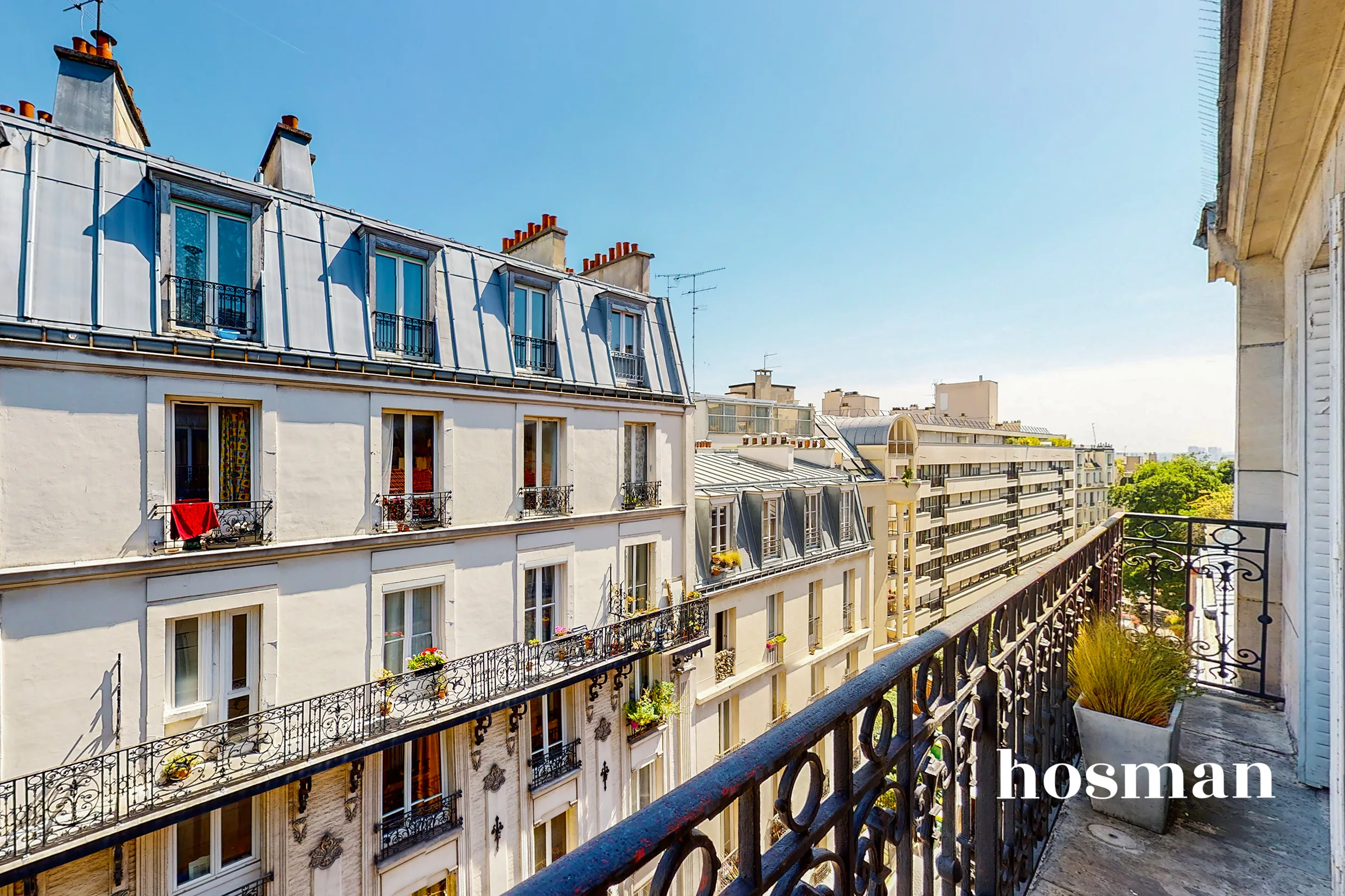 Coup de coeur ! Très beau 2 pièces rénové avec balcon filant - rue des
