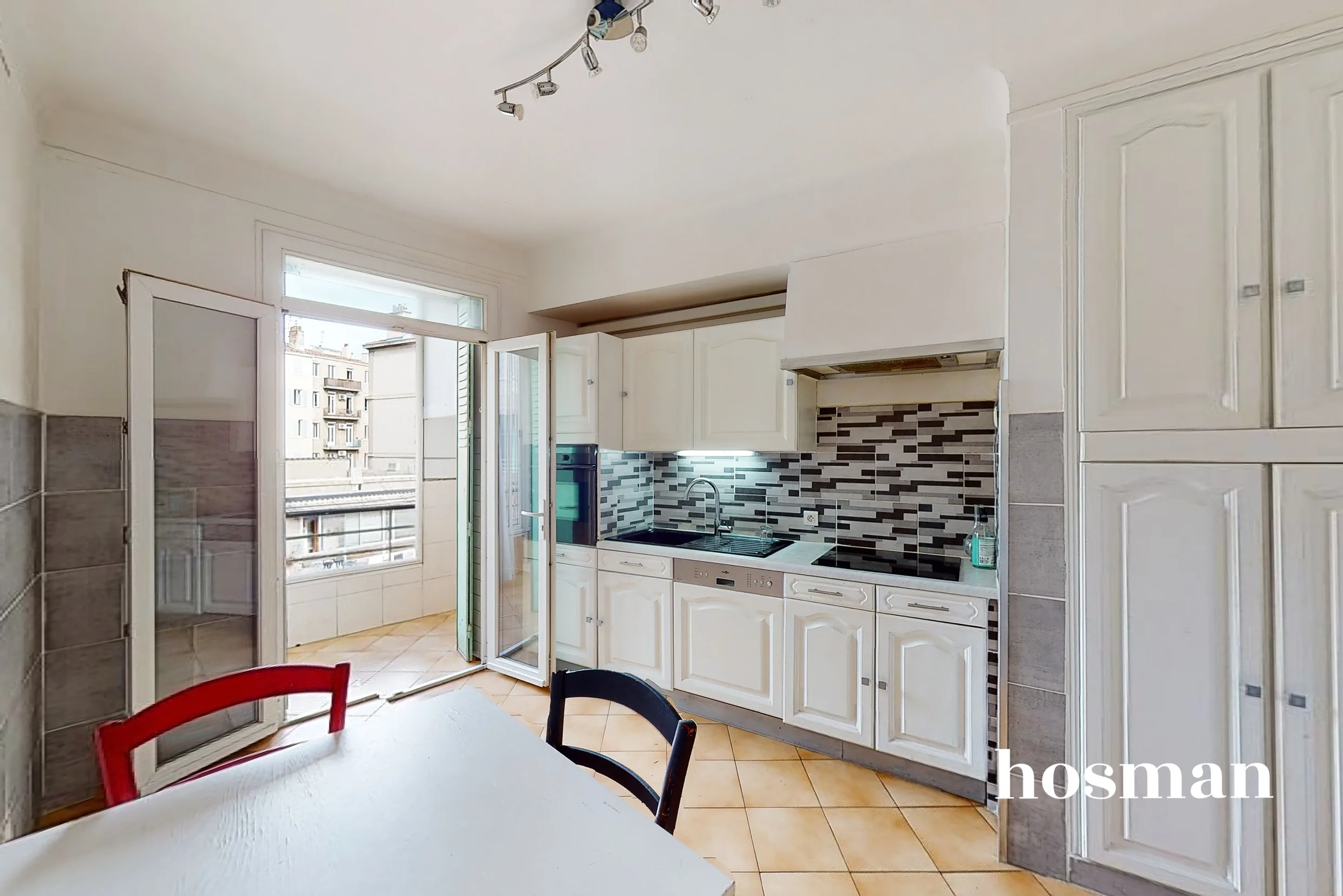 Appartement 54.0 m2 Traversant Camas Rue Briffaut 13005 Marseille