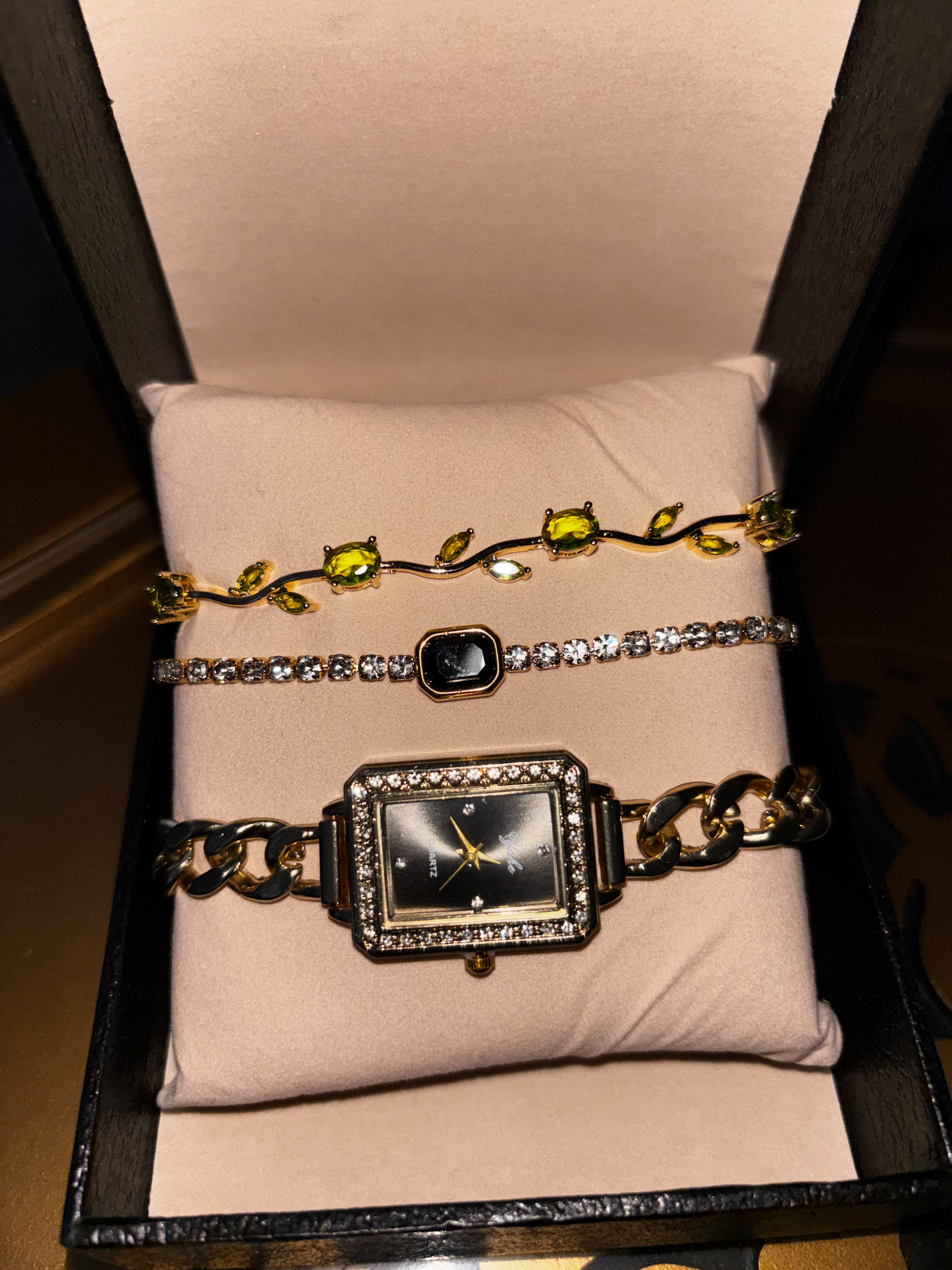 Luxury Women's Watch & Bracelet Gift Set