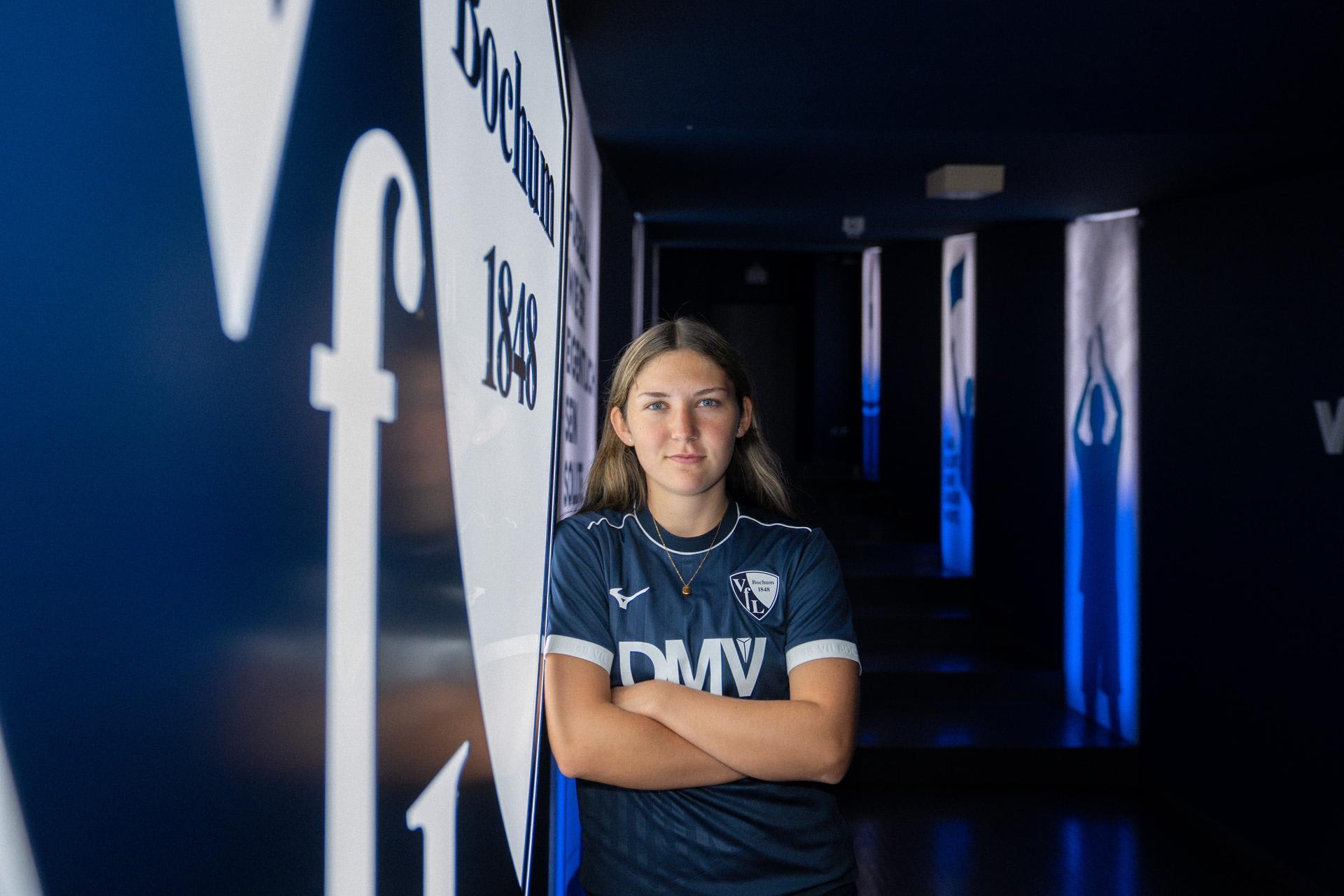 Ida Daedelow, Neuzugang der VfL-Frauen, im Spielertunnel.
