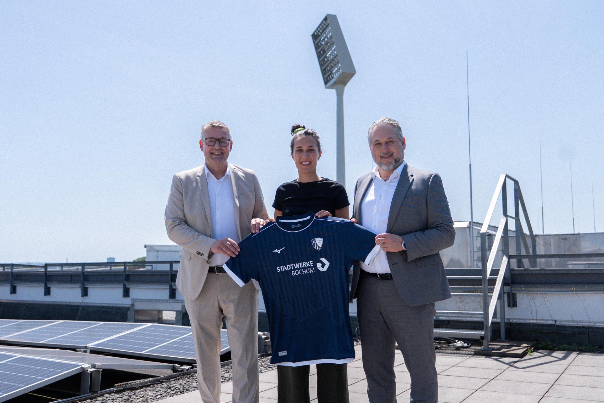 Frank Thiel (Stadtwerke Bochum), Kyra Malinowski und Ilja Kaenzig.