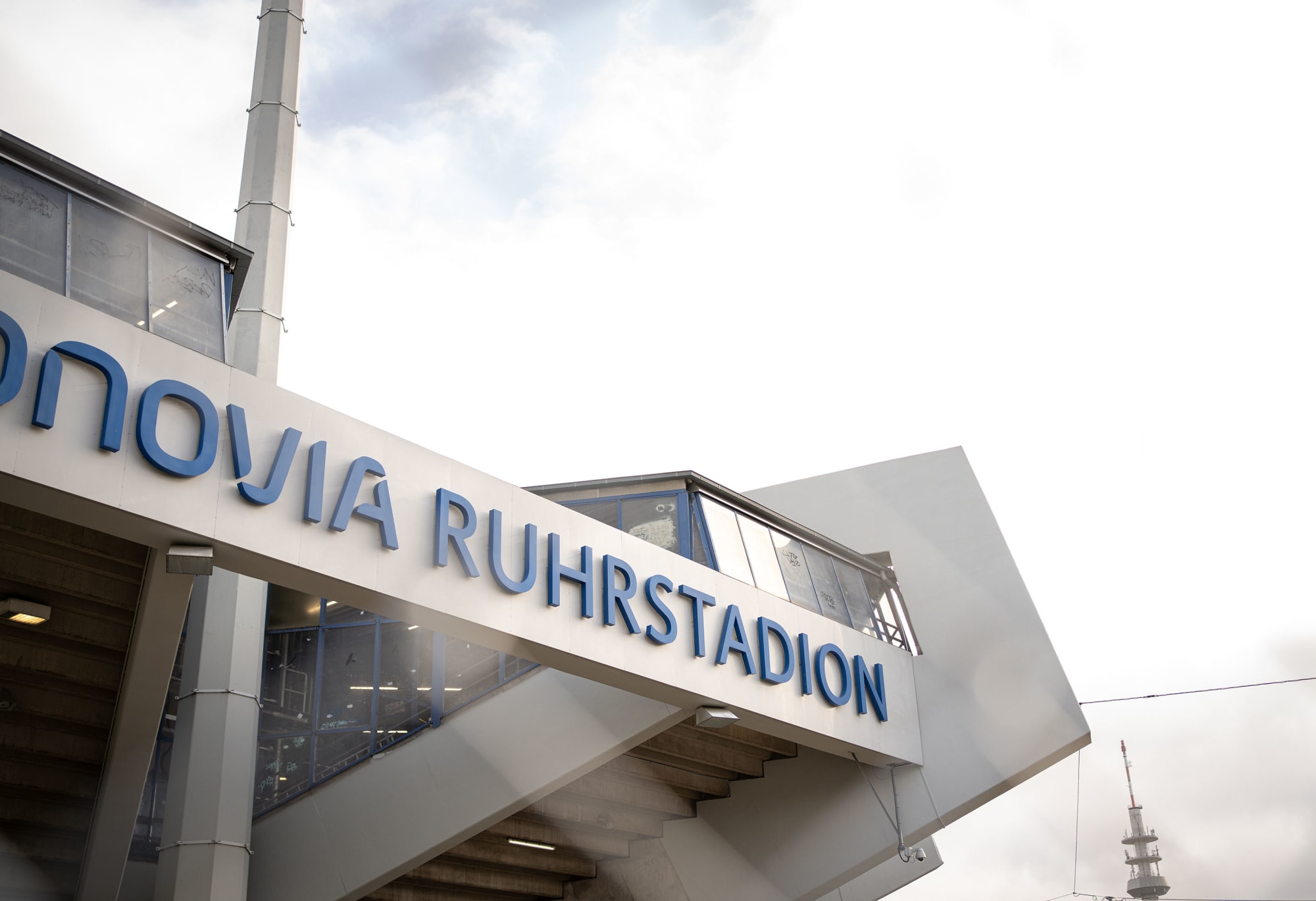Vonovia Ruhrstadion von außen mitsamt Schriftzug