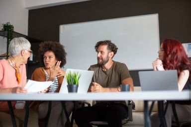 Docententeam aan tafel