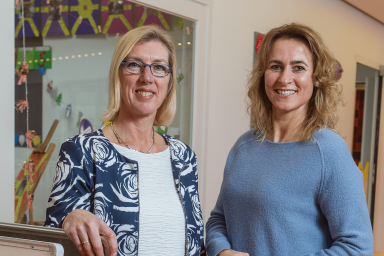 directeuren Mariëlle Vercammen (L) van OBS Villa Vlinderhof en Sjanet Bijmolt (R) van Stichting Bravoo