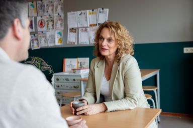 zij-instromers Grienette en Patrick met elkaar in gesprek